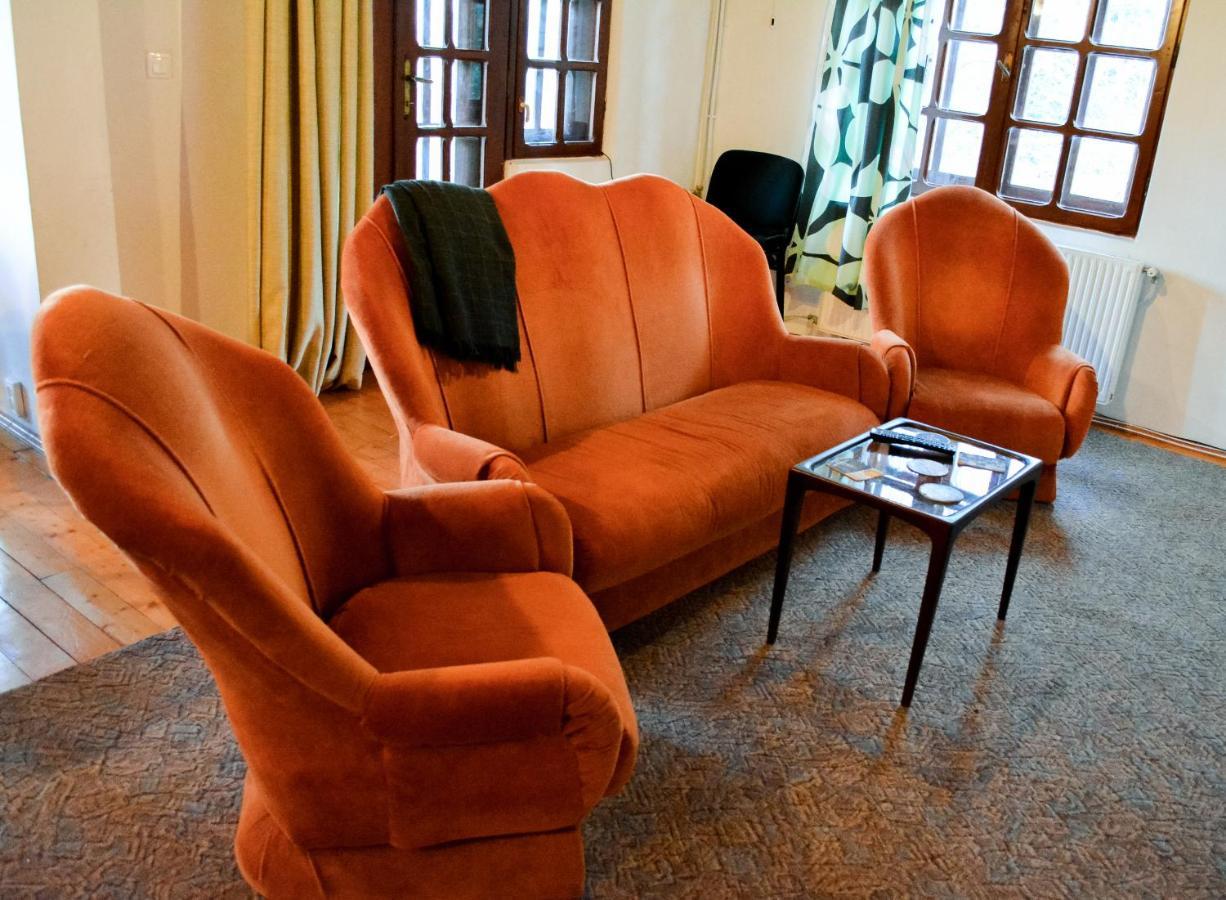 Grandpa's hidden crib, 6 bedroom, pet friendly Sinaia Eksteriør billede